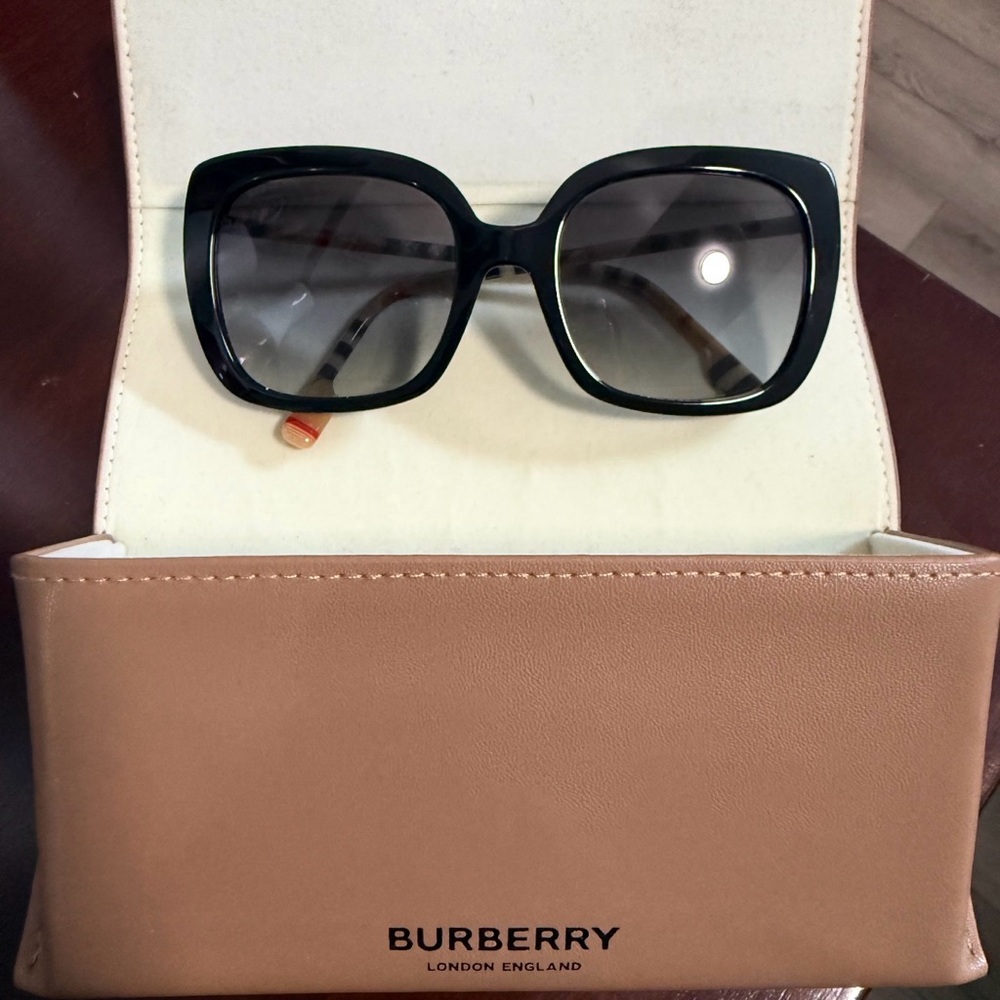 Burberry Elegant Black Sunglasses